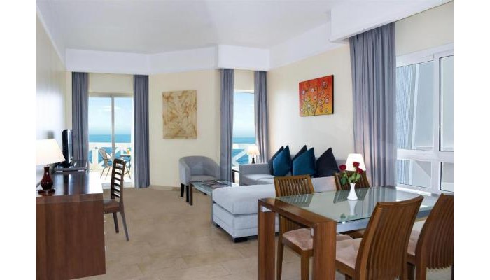 Ramada By Wyndham Beach Hotel Ajman poza 4