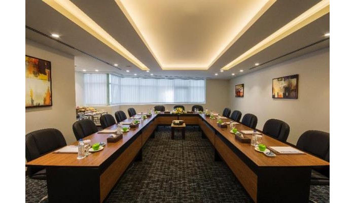 Hotel Golden Tulip Media poza 18