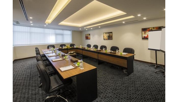 Hotel Golden Tulip Media poza 16